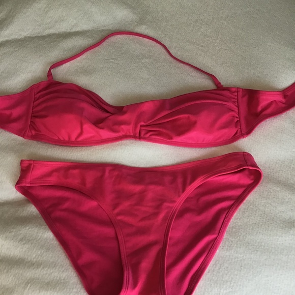Bikini - Picture 1 of 1